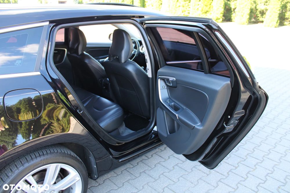 Volvo V60 D5 Summum - 30