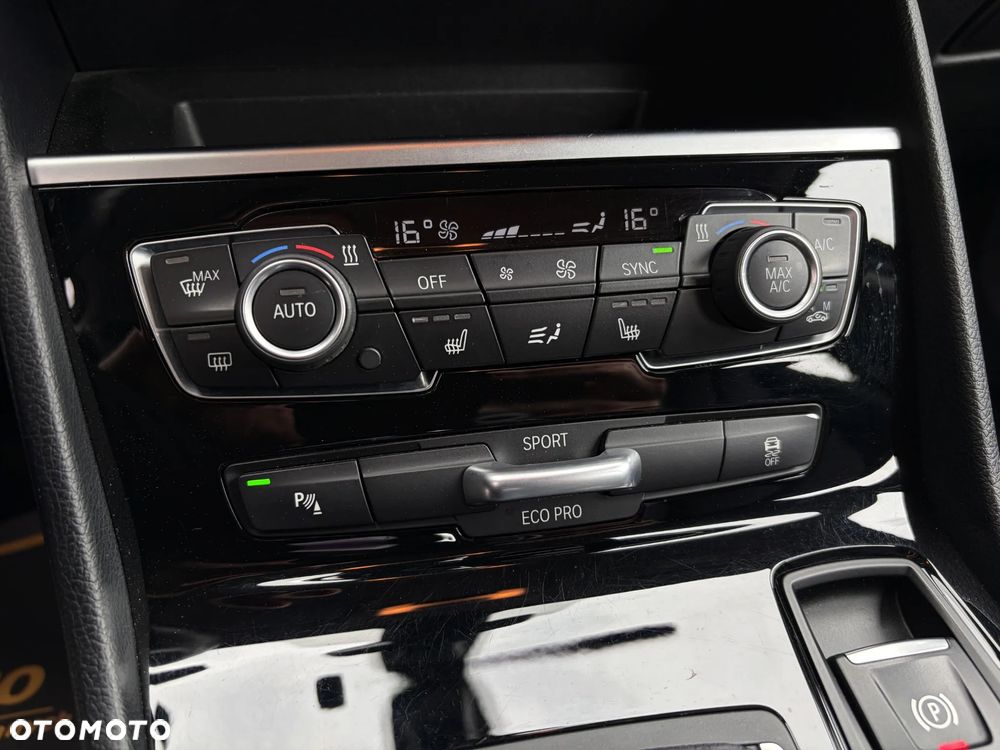 BMW Seria 2 220i Sport-Aut Advantage - 33