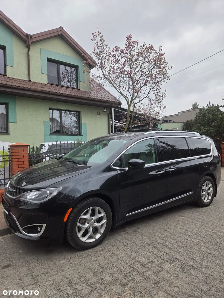 Chrysler Pacifica - 2