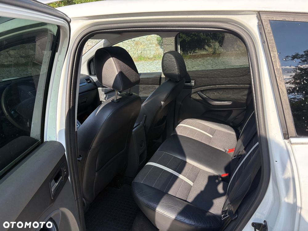 Ford Kuga - 8