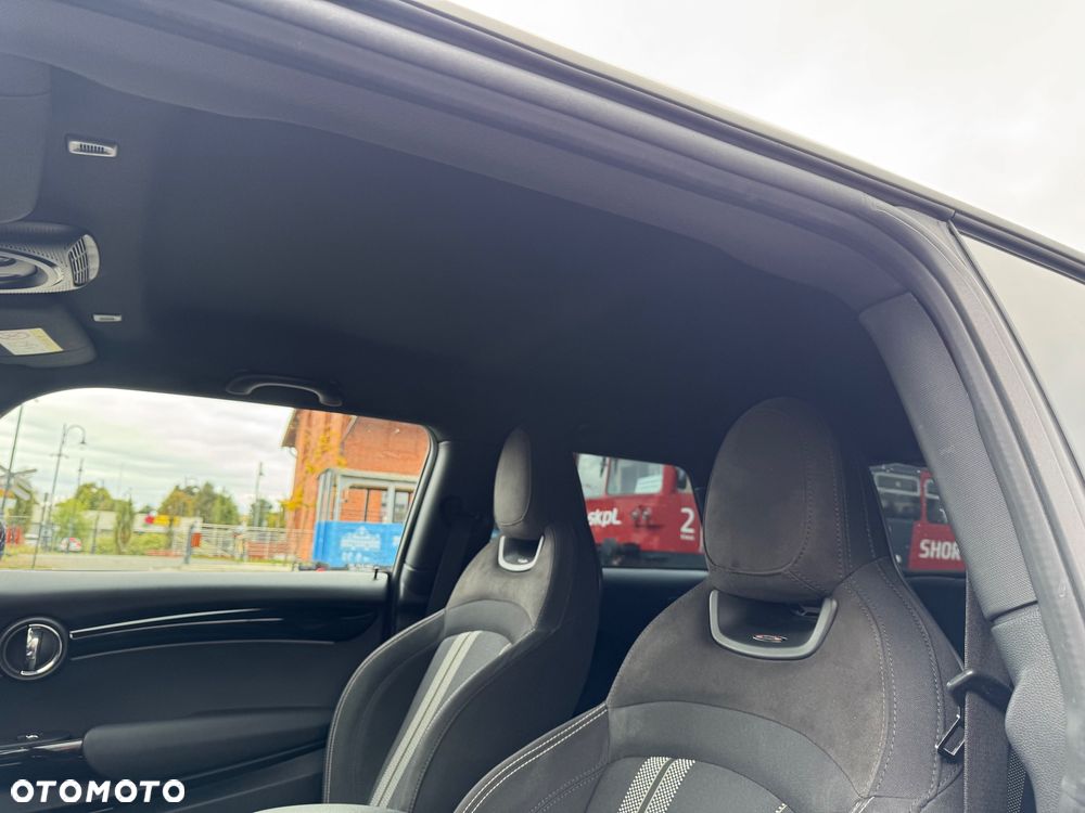 MINI John Cooper Works - 30