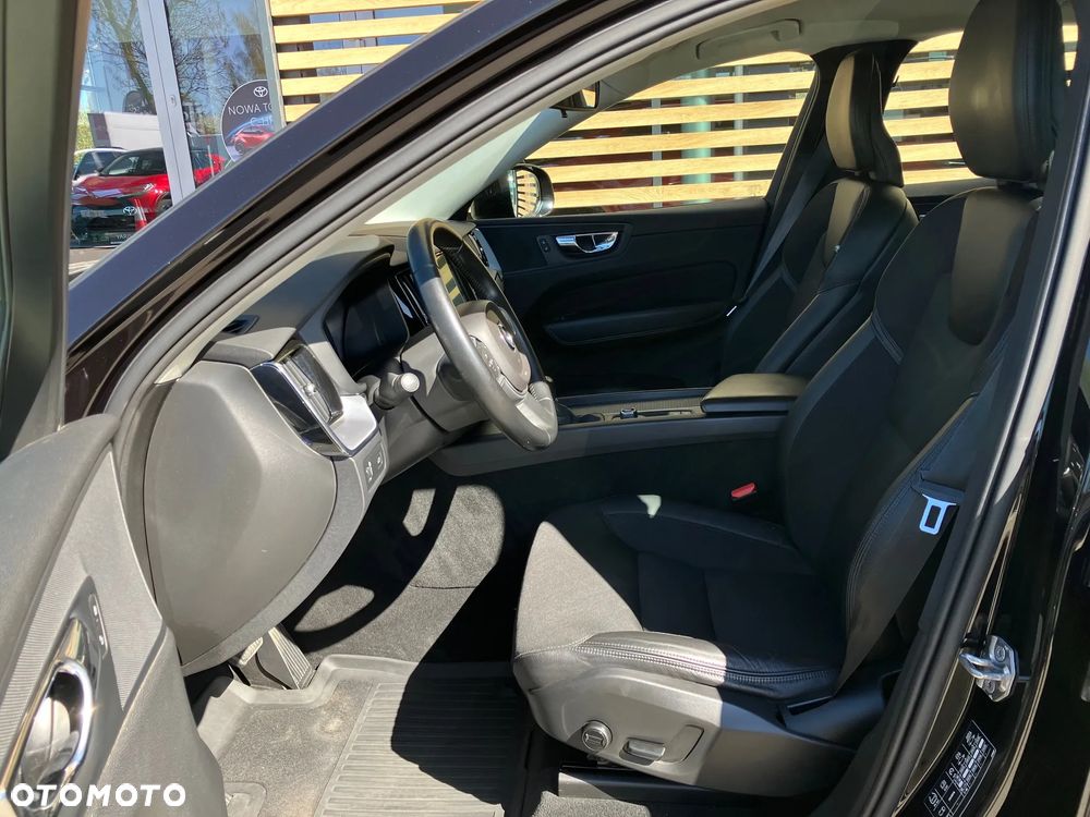 Volvo XC 60 D4 AWD Momentum - 32