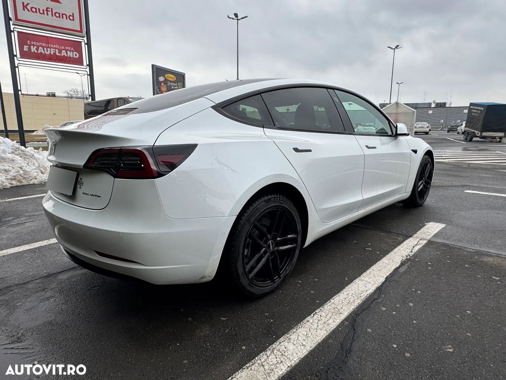 Tesla Model 3 - 6