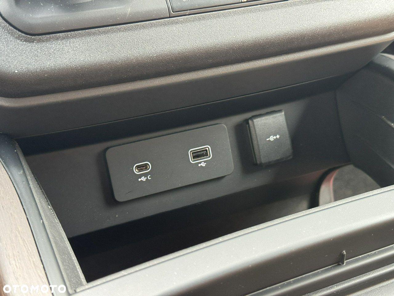 Land Rover Defender - 29