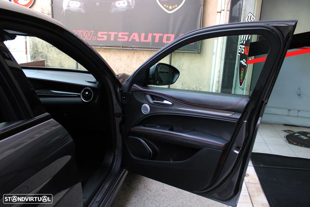 Alfa Romeo Stelvio V6 2.9 Bi-Turbo AT8-Q4 Quadrifoglio - 29
