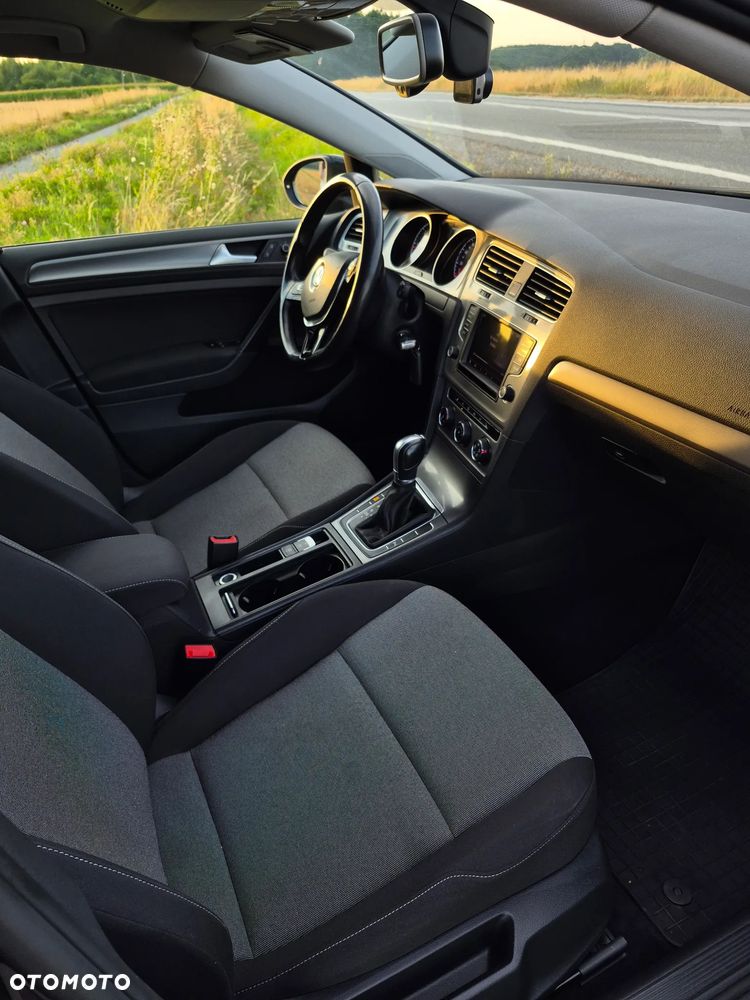 Volkswagen Golf - 6