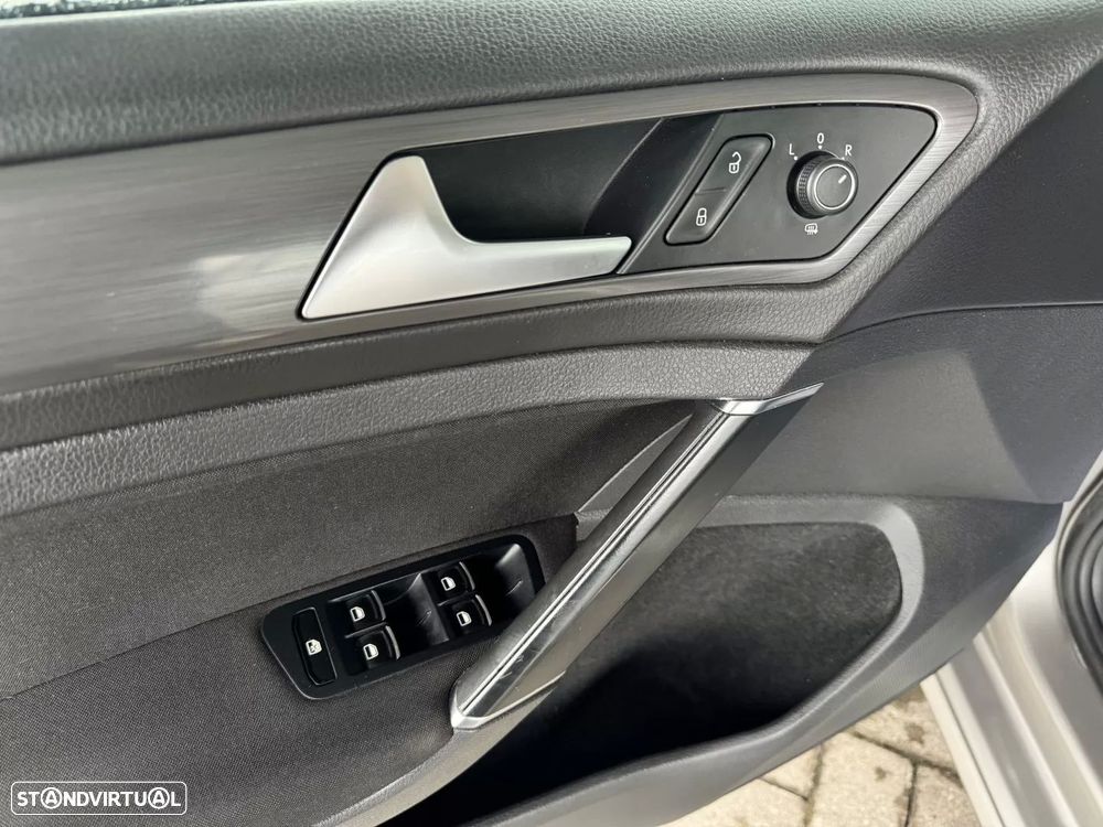 VW Golf 1.6 TDI Confortline - 13