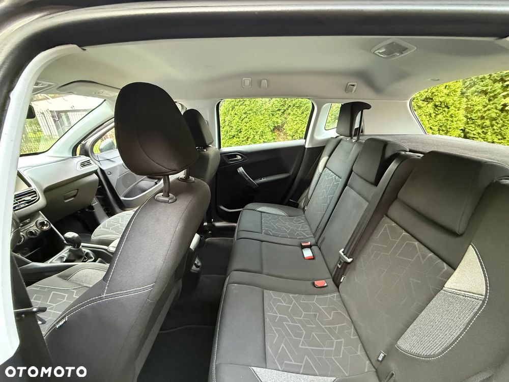 Peugeot 2008 1.2 Pure Tech Active S&S - 11