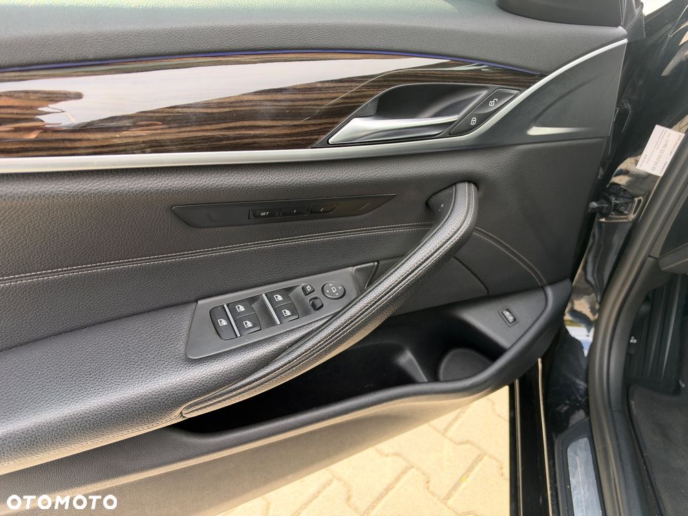 BMW Seria 5 530d xDrive Luxury Line - 23