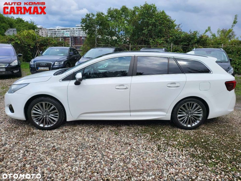 Toyota Avensis Touring Sports 1.8 Executive - 4
