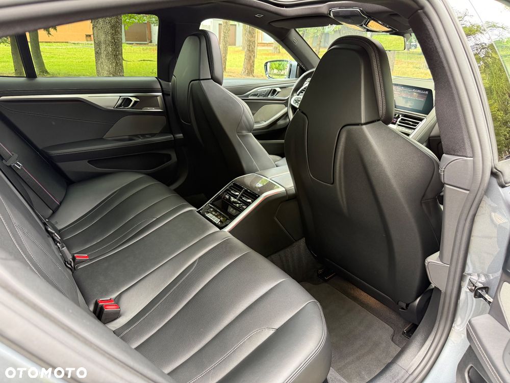 BMW Seria 8 - 34