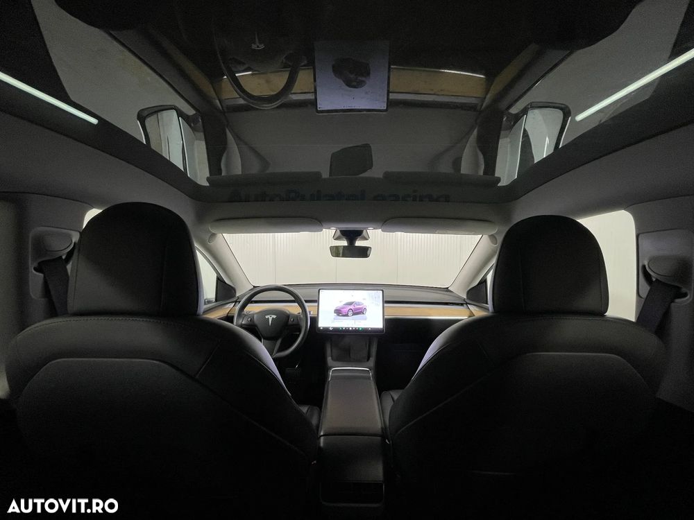 Tesla Model Y Long Range Dual Motor AWD - 8