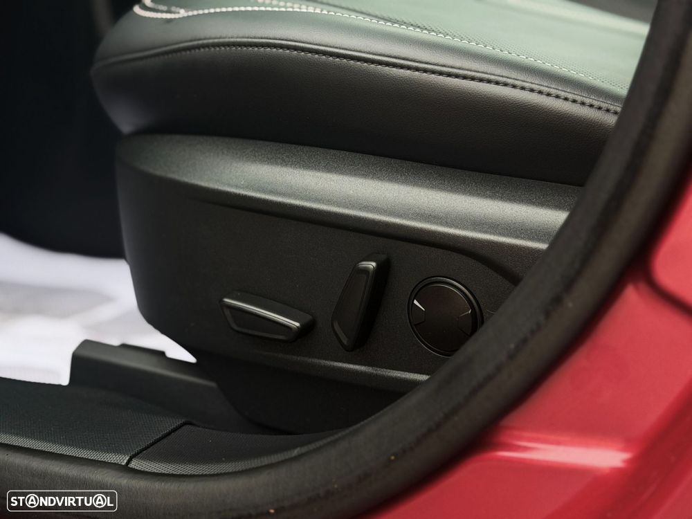 Ford Mustang Mach-E 75.7 kWh Base - 17