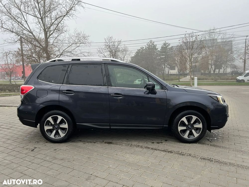 Subaru Forester 2.0i CVT Exclusive ES - 6