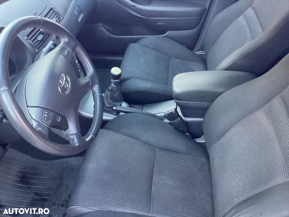 Toyota Avensis 2.0 D-4D Executiv - 8