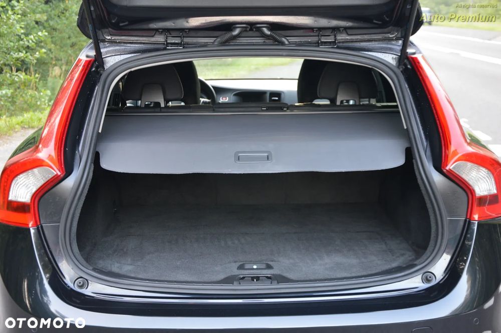Volvo V60 D3 R-Design - 11