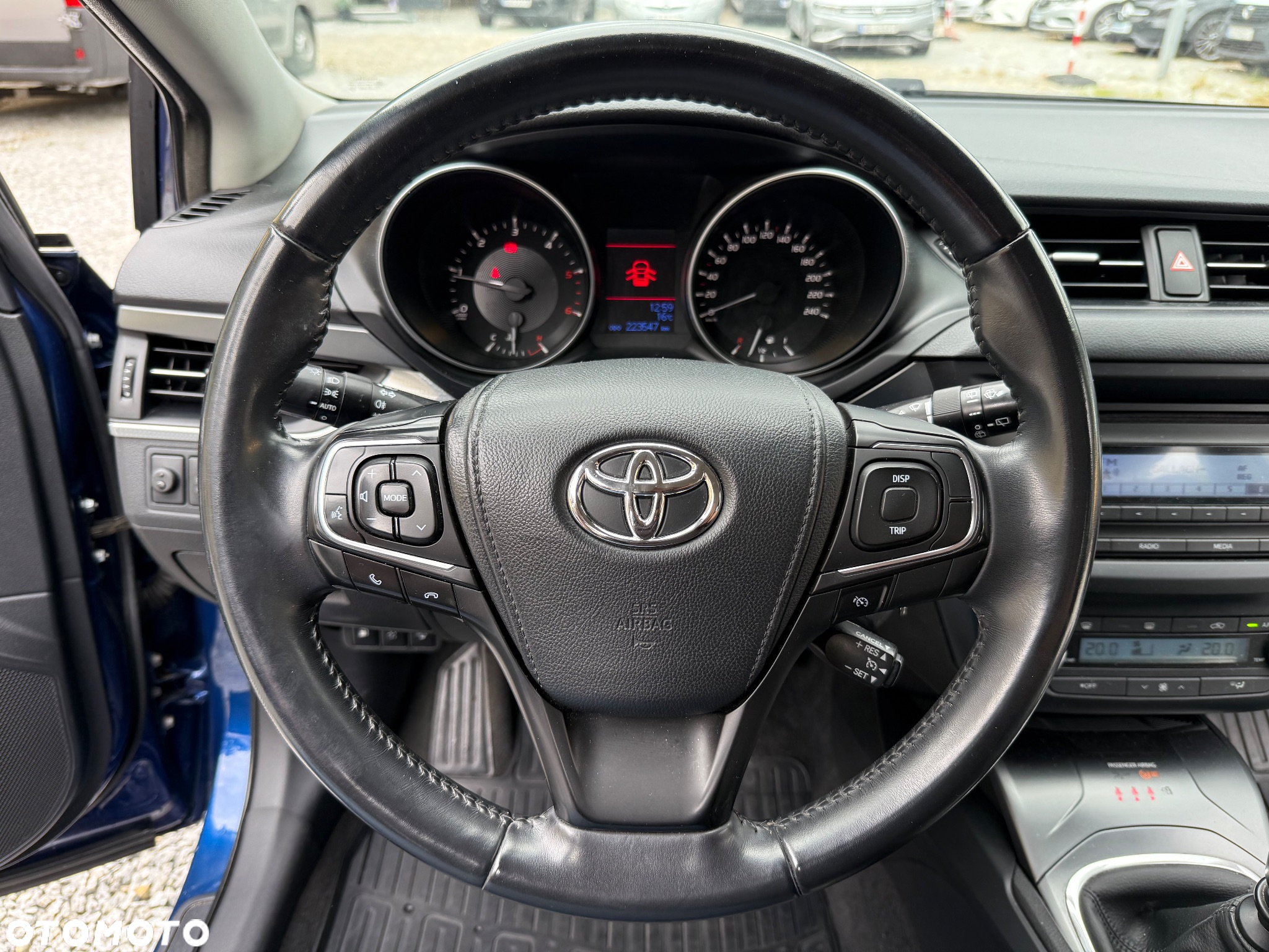 Toyota Avensis 2.0 D-4D Premium - 14