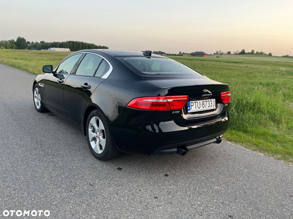 Jaguar XE 2.0 T Portfolio - 6