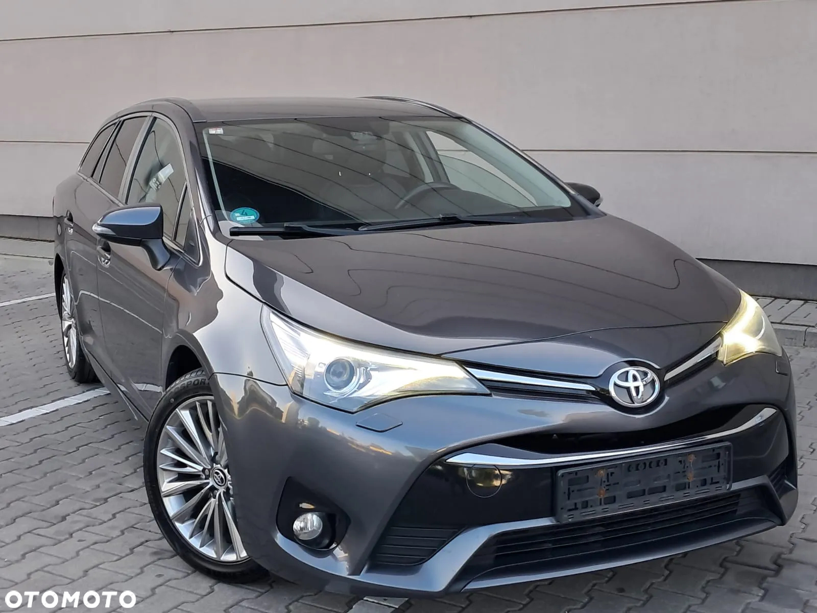 Toyota Avensis Combi 1.8 Business Edition - 8