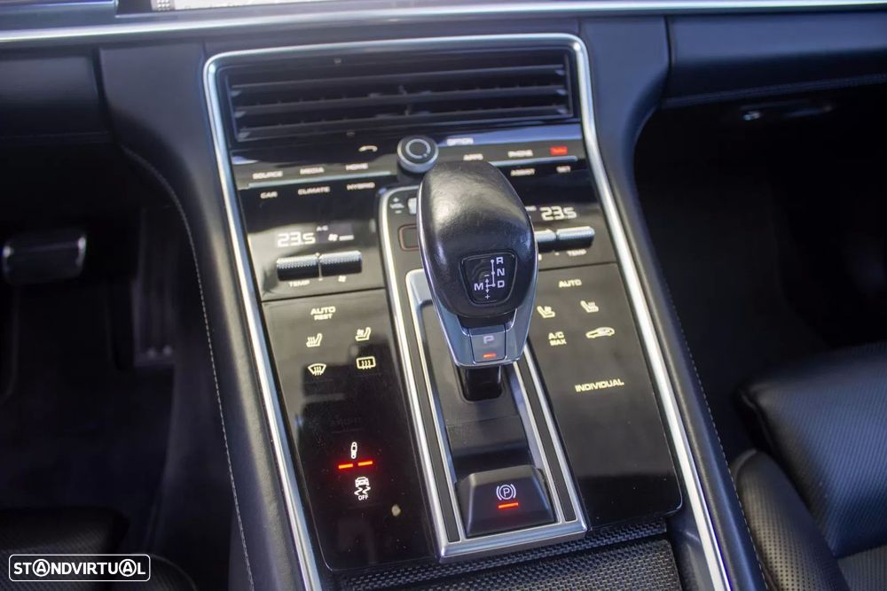 Porsche Panamera Sport Turismo 4 E-Hybrid 10 Years Edition - 20