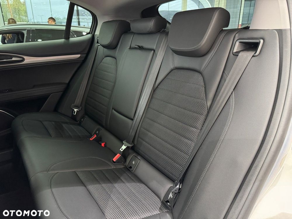 Alfa Romeo Stelvio 2.0 Turbo Sprint Q4 - 13