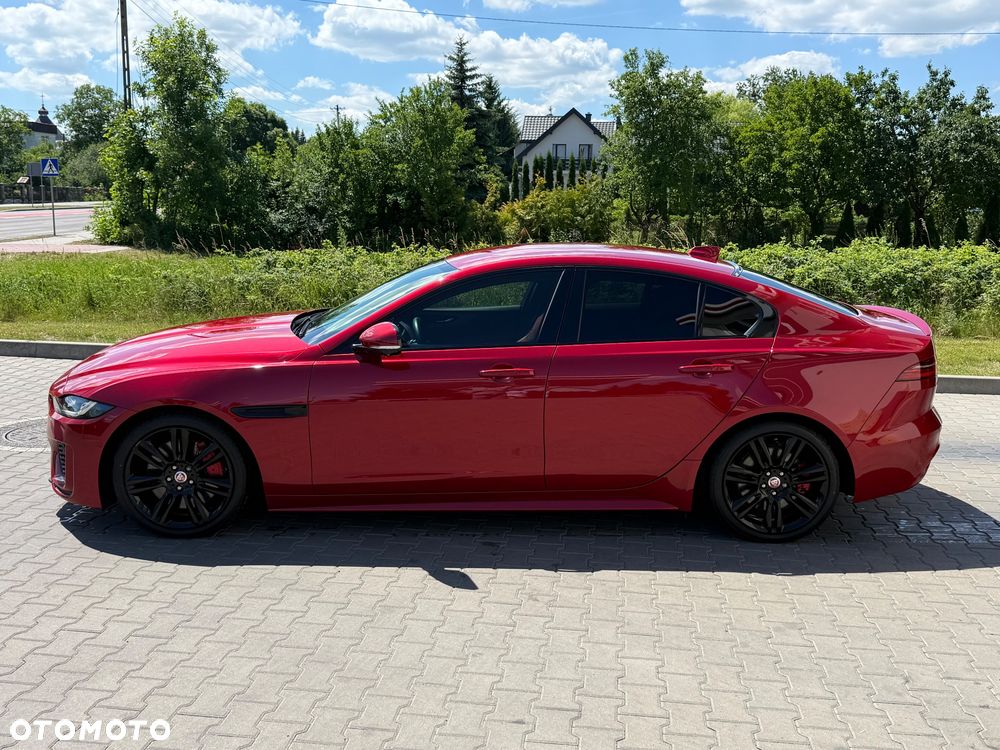 Jaguar XE - 11