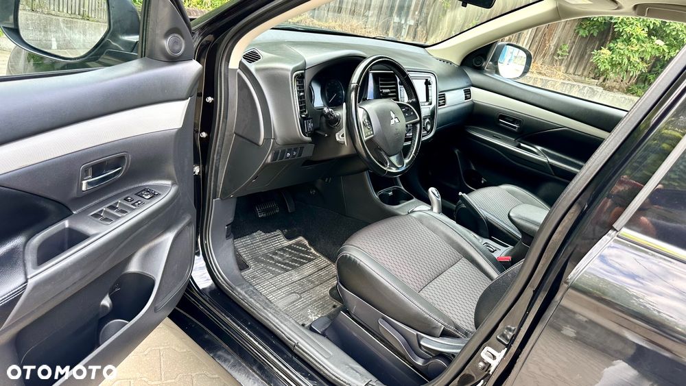 Mitsubishi Outlander 2.0 4WD Top - 8