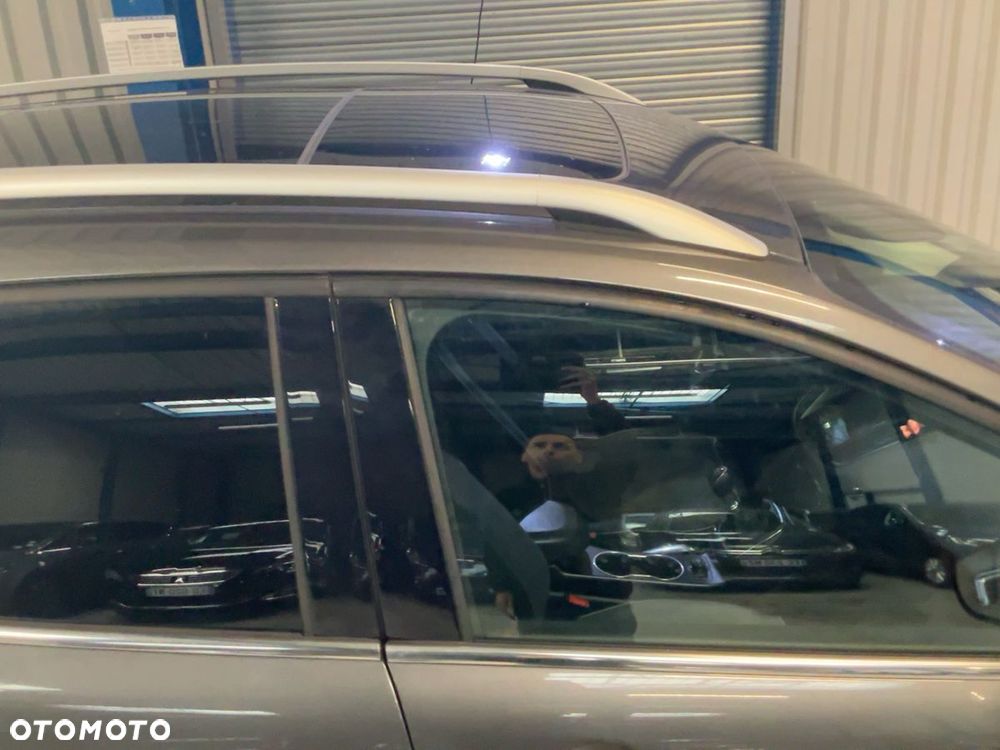 Ford Kuga 2.0 TDCi 2x4 Titanium - 5