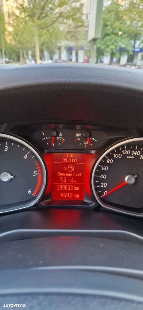 Ford Mondeo - 32