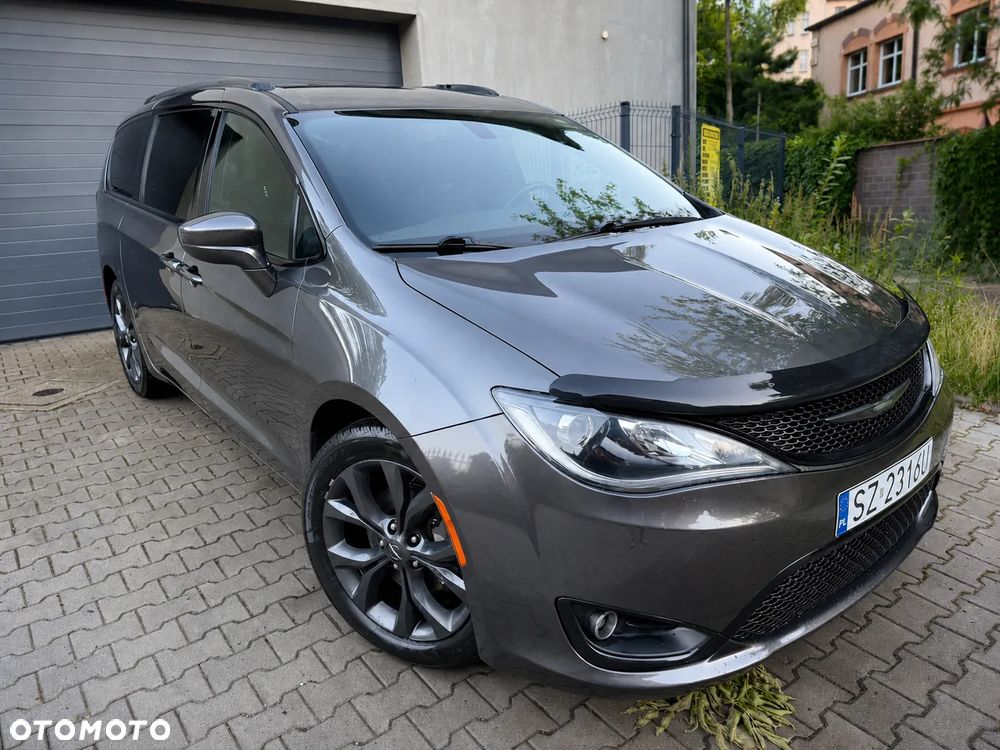 Chrysler Pacifica - 2