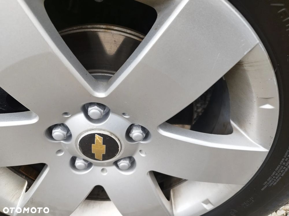 Chevrolet Captiva 2.4 LS 5os - 25