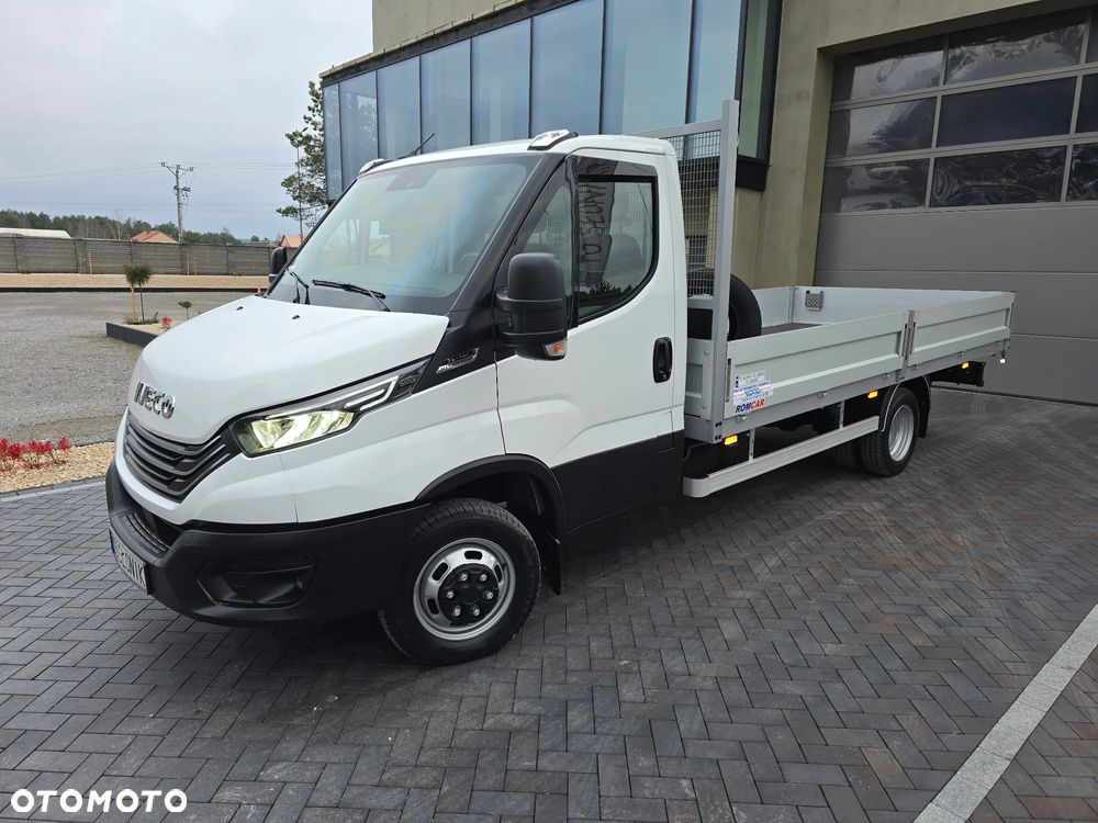 Iveco DAILY DAILY 35C18 / 50C18 HI-MATIC 9PALET 4,50cm Długi 850Kg ŁADOWNOŚĆ SALON PL 39 Tyś km STAN NOWY NOWY NOWY NA GWARANCJI TEMPOMAT FOTEL PNEŁMATYCZNY KLIMATYZACJA AUTOMATYCZNA LEDY BLOKADA MOSTU HAK FABRYCZNY - 9