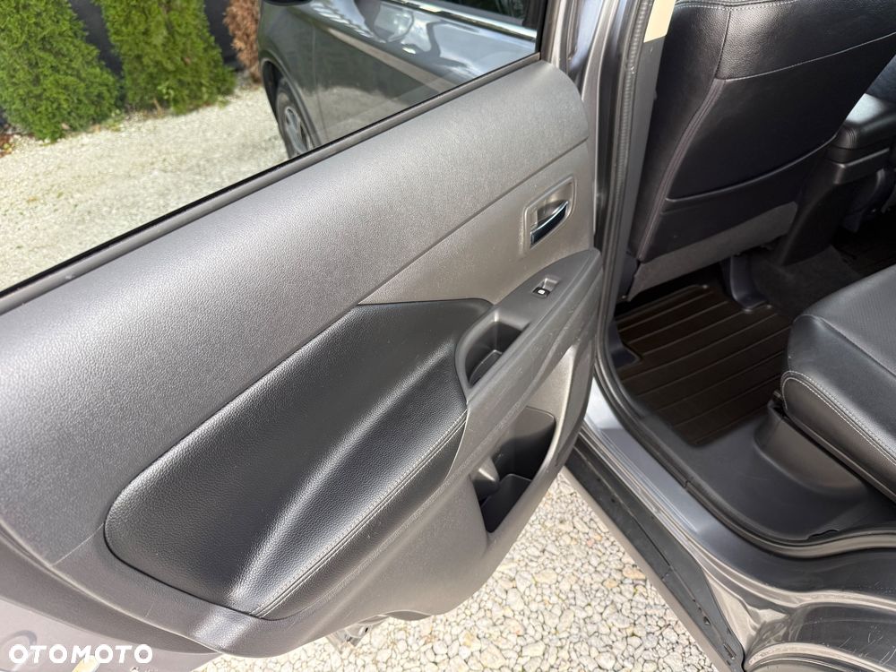 Mitsubishi Outlander - 16