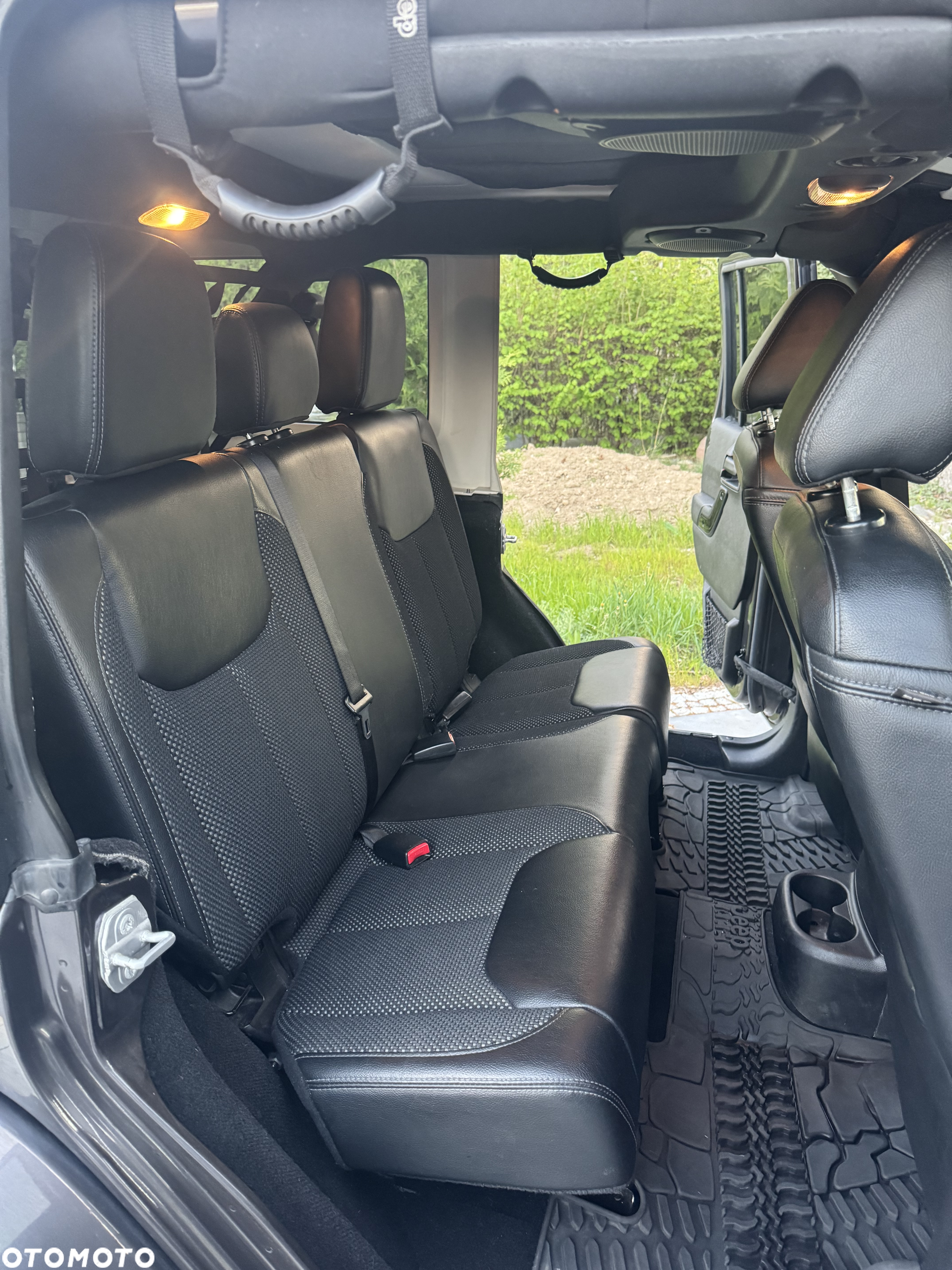 Jeep Wrangler 3.6 Unlim Sahara - 21