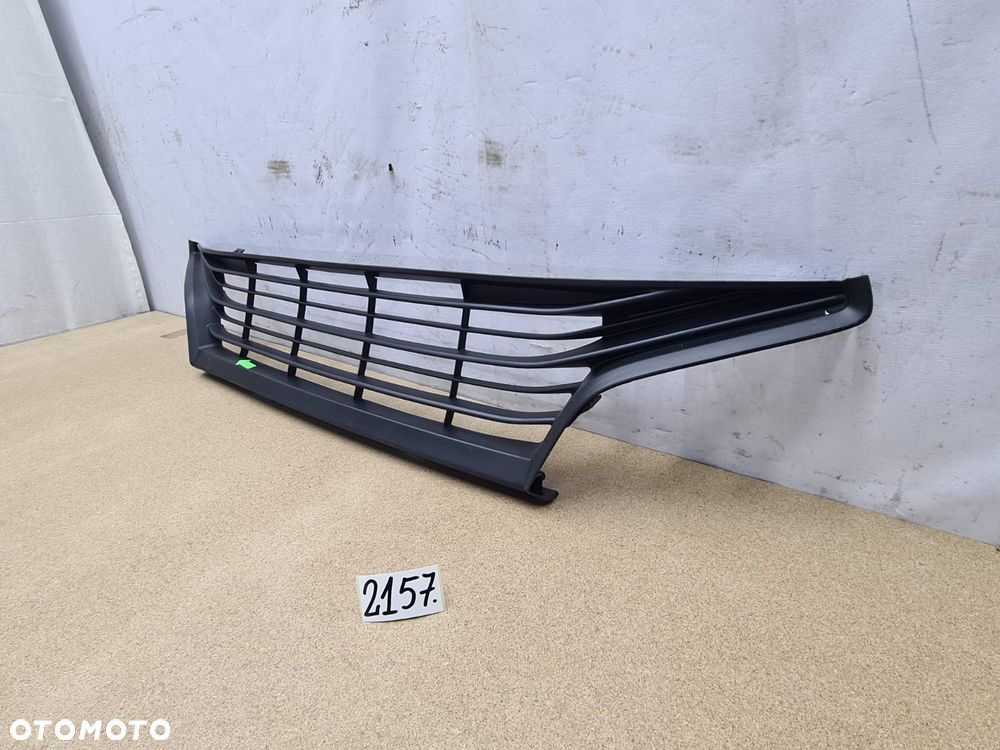 Toyota Yaris 4 IV od 20r 531120D810 atrapa kratka środkowa zderzaka przód - 2