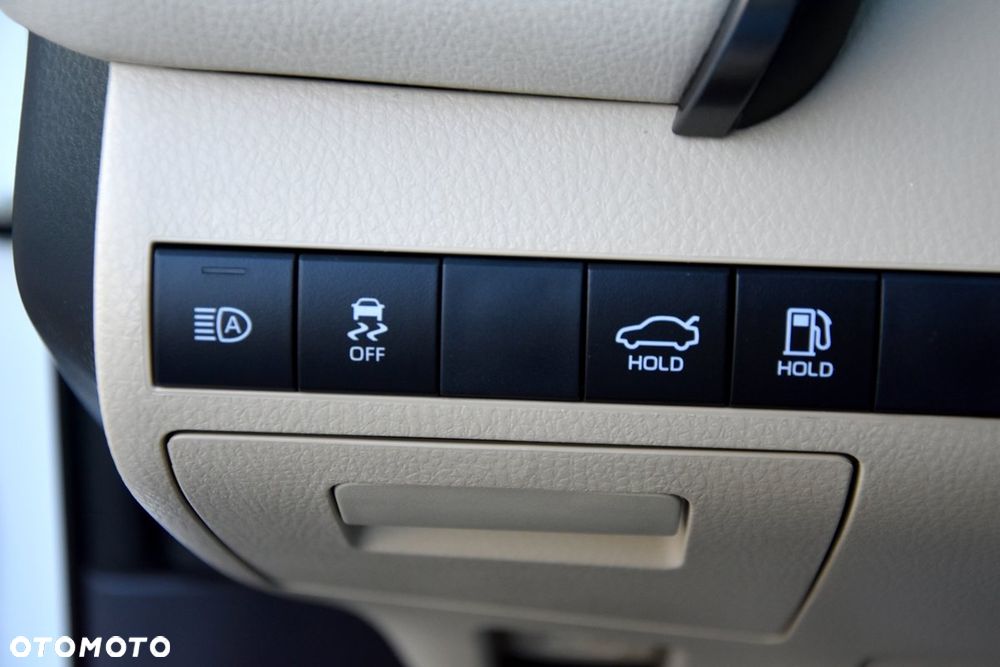 Toyota Camry 2.5 Hybrid Executive CVT - 21