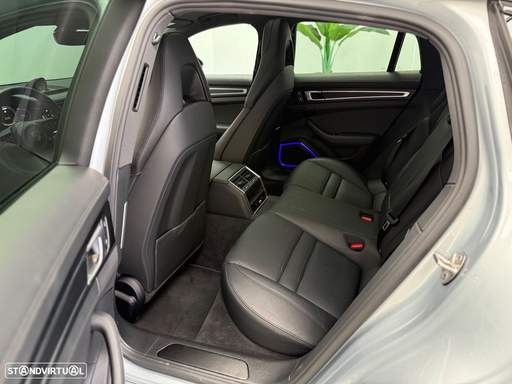 Porsche Panamera 4 E-Hybrid Platinum Edition - 22