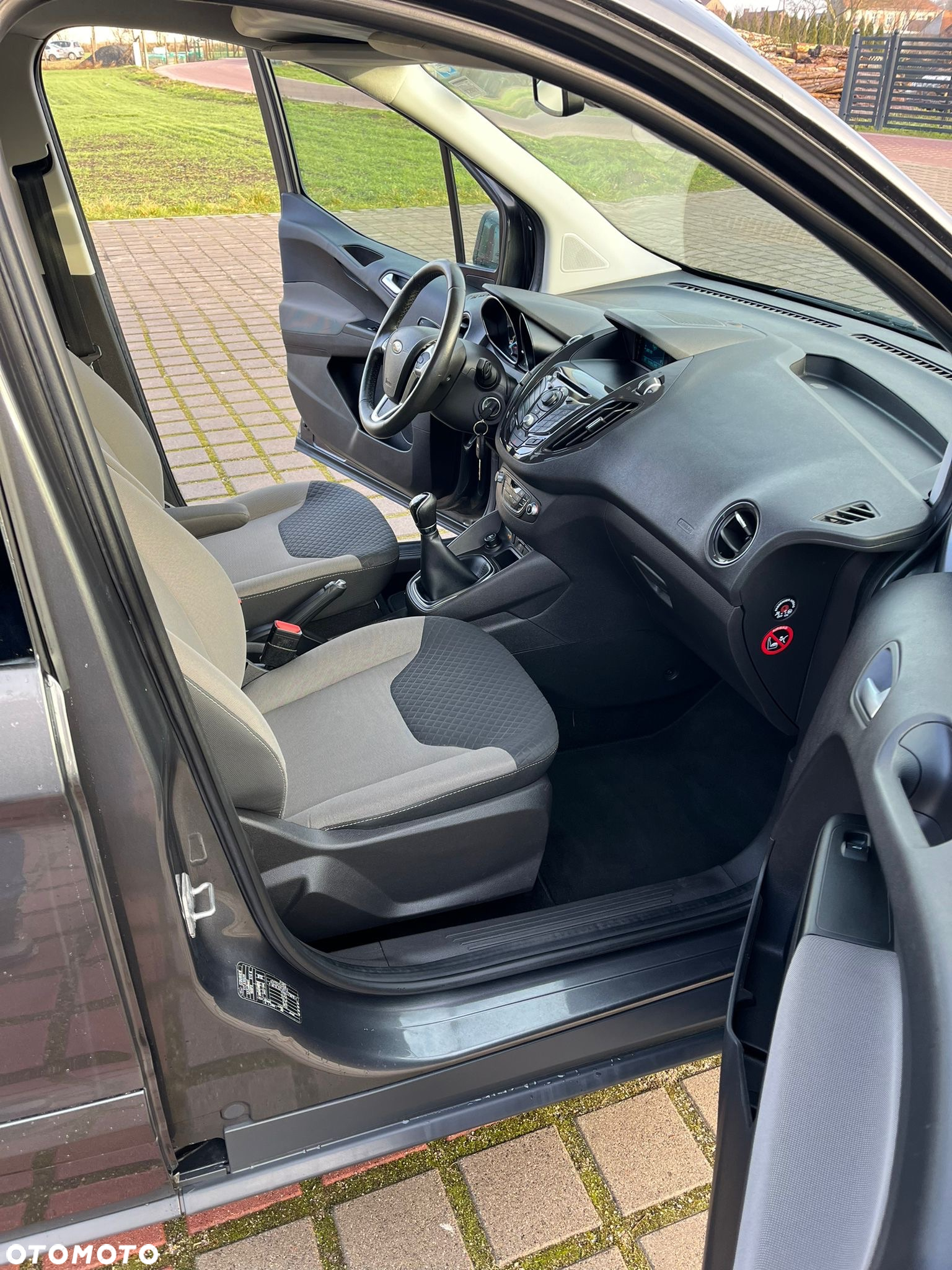 Ford Tourneo Courier 1.0 EcoBoost Ambiente - 14