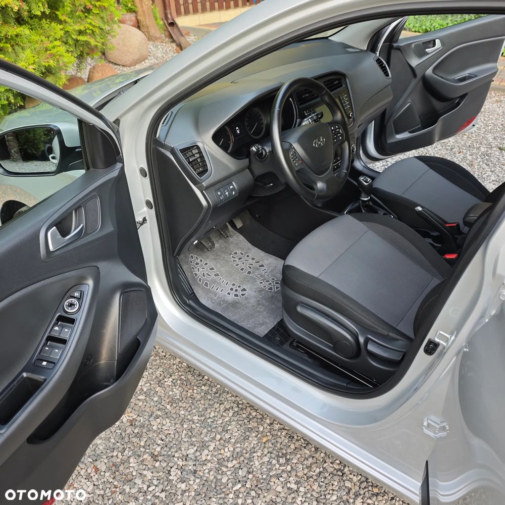 Hyundai i20 1.1 CRDi YES Silver - 5