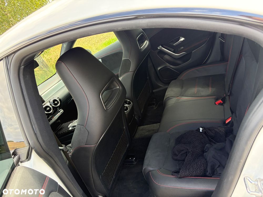 Mercedes-Benz CLA 180 7G-DCT AMG Line - 17