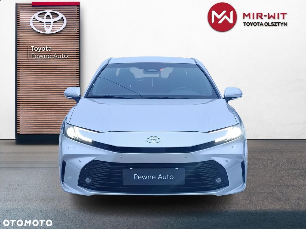 Toyota Camry - 4
