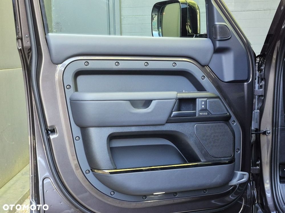 Land Rover Defender 110 P635 OCTA - 18