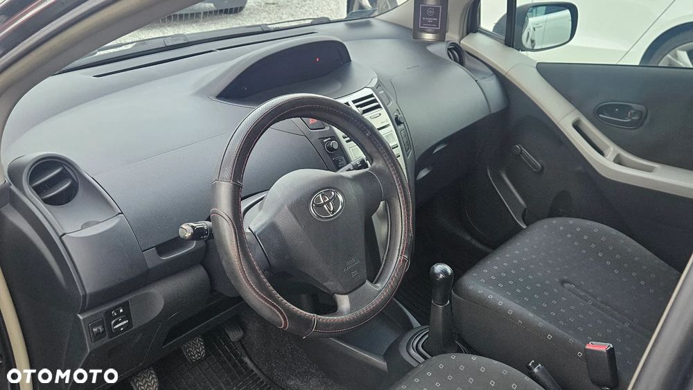 Toyota Yaris 1.3 Luna A/C - 12