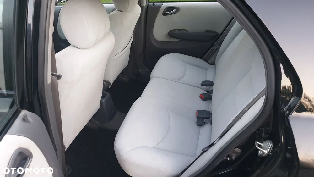 Honda City 1.4 Comfort - 12
