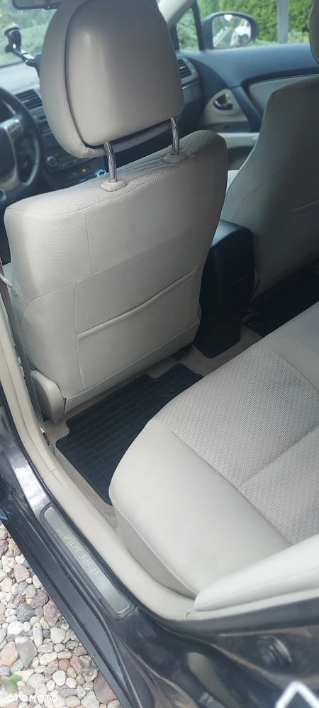 Toyota Avensis 2.0 D-4D Combi - 11