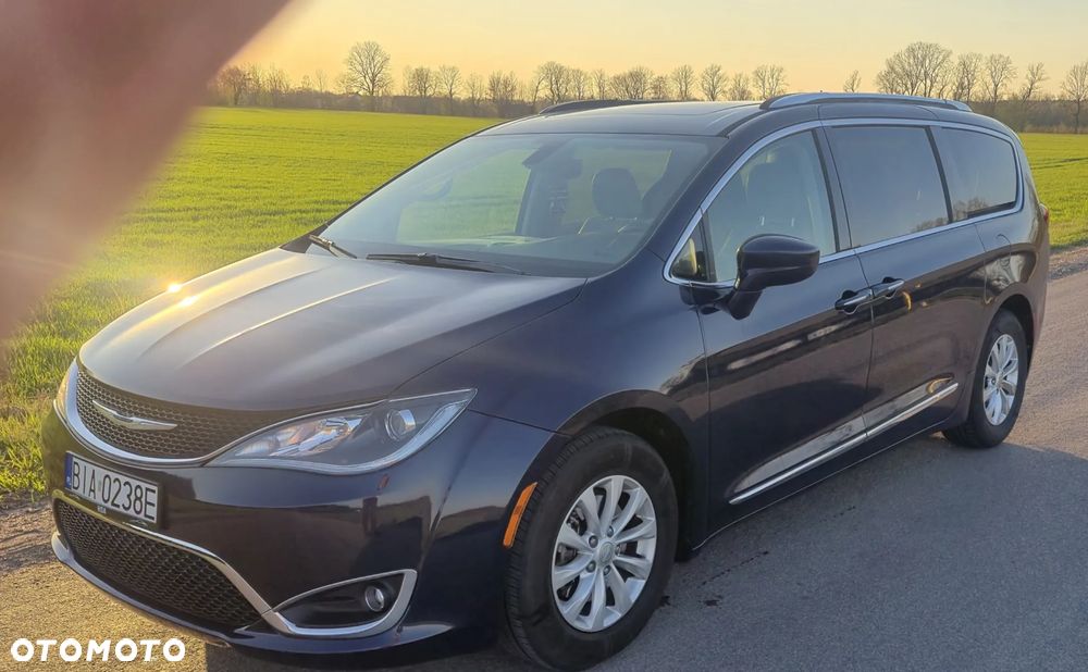 Chrysler Pacifica - 5