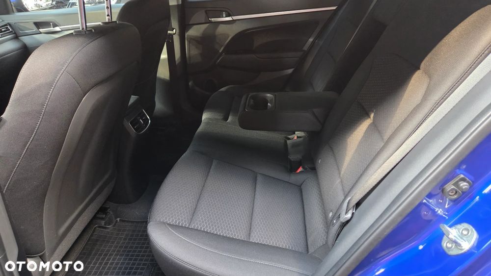 Hyundai Elantra 1.6 Comfort Premiere - 17