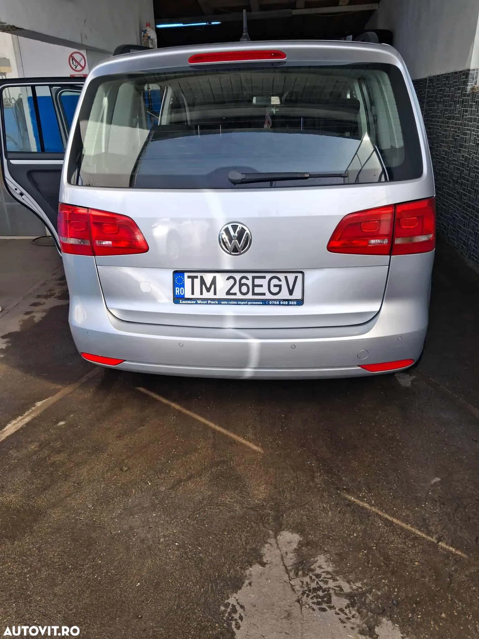 Volkswagen Touran 1.6 TDI BlueMotion Technology Comfortline - 9