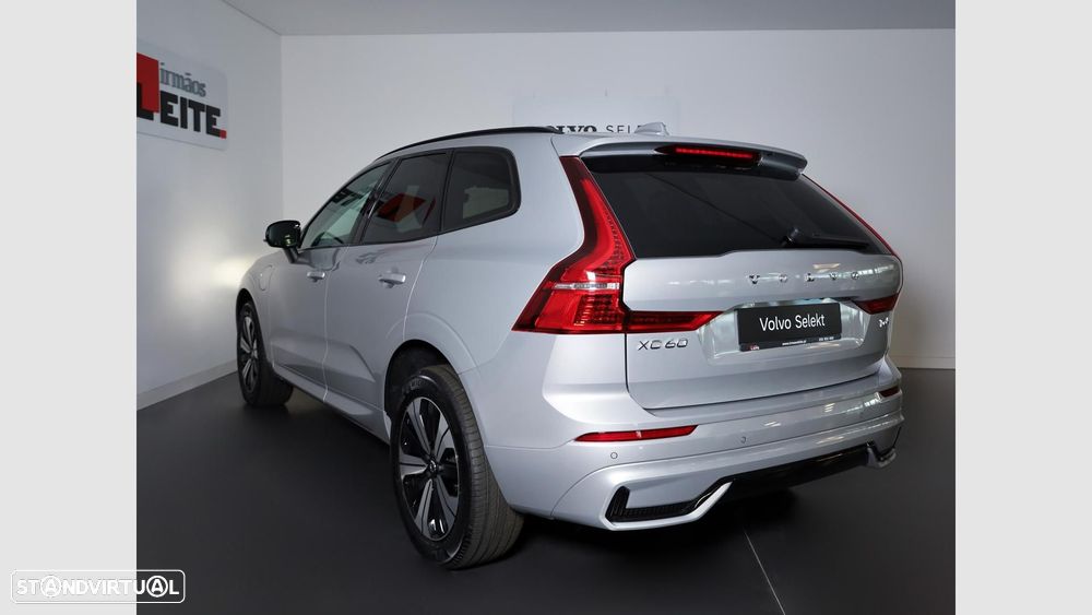 Volvo XC 60 2.0 T6 PHEV Plus Dark AWD — fotografia 2