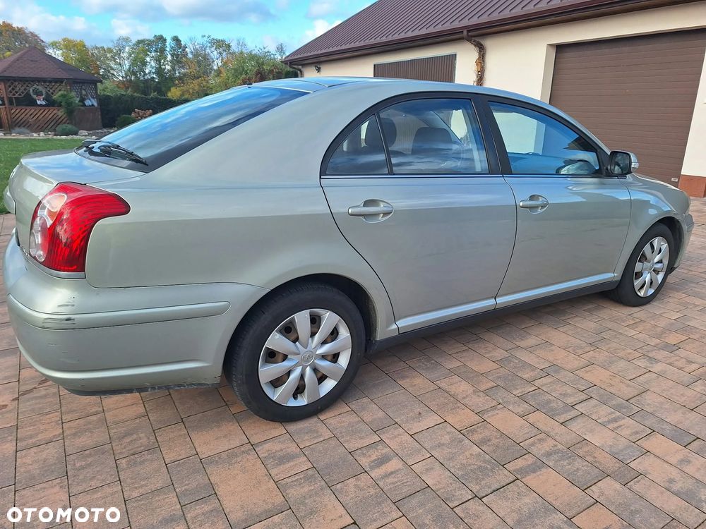 Toyota Avensis - 18